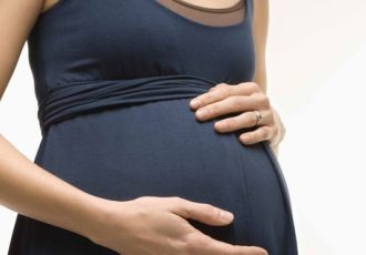 Lässige Umstandsmode für Frauen die schwanger sind