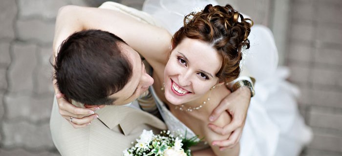Tipps wie und wo man als Frau ein günstiges Brautkleid finden kann