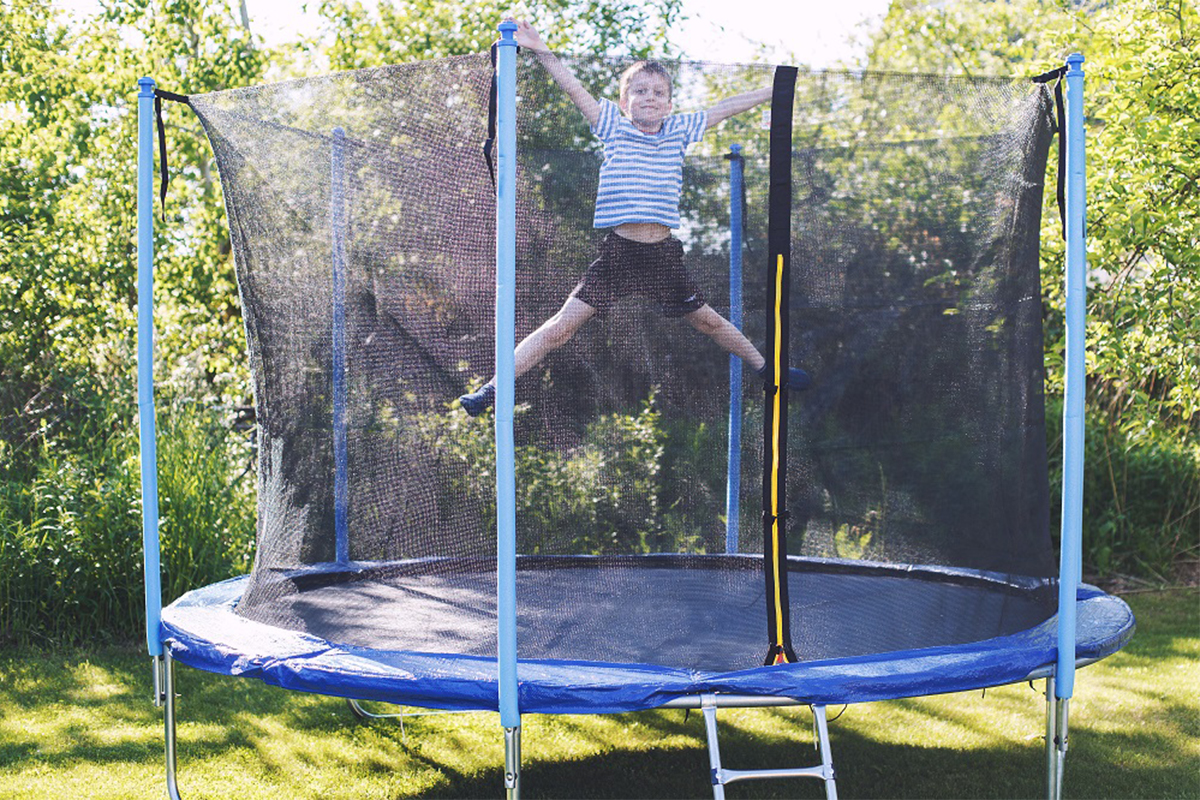 Ein Trampolin zu Hause aufstellen: Wie geht man vor?