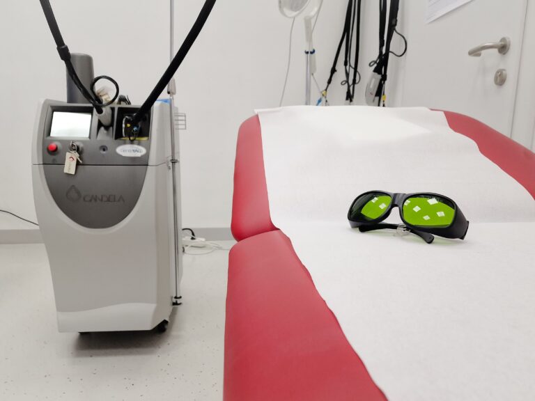 Titelbild zu „Dauerhafte Haarentfernung mit Laser“